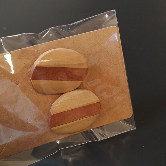 Hand Crafted 2-Tone Wood Organically Round Pierced Earrings New in Package - Picture 4 of 5